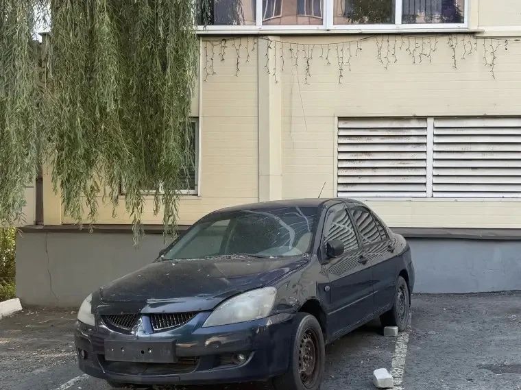 Просим владельцев убрать с улиц брошенные автомобили Просим владельцев убрать с улиц брошенные автомобили