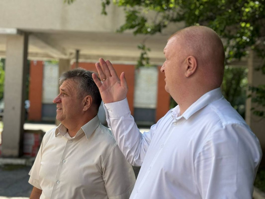 Андрей Иконников: Проверил ход капитального ремонта детской поликлиники и стационара Чернянской ЦРБ, который осуществляется в рамках федерального проекта «Модернизация первичного звена здравоохранения» нацпроекта... Андрей Иконников: Проверил ход капитального ремонта детской поликлиники и стационара Чернянской ЦРБ, который осуществляется в рамках федерального проекта «Модернизация первичного звена здравоохранения» нацпроекта...