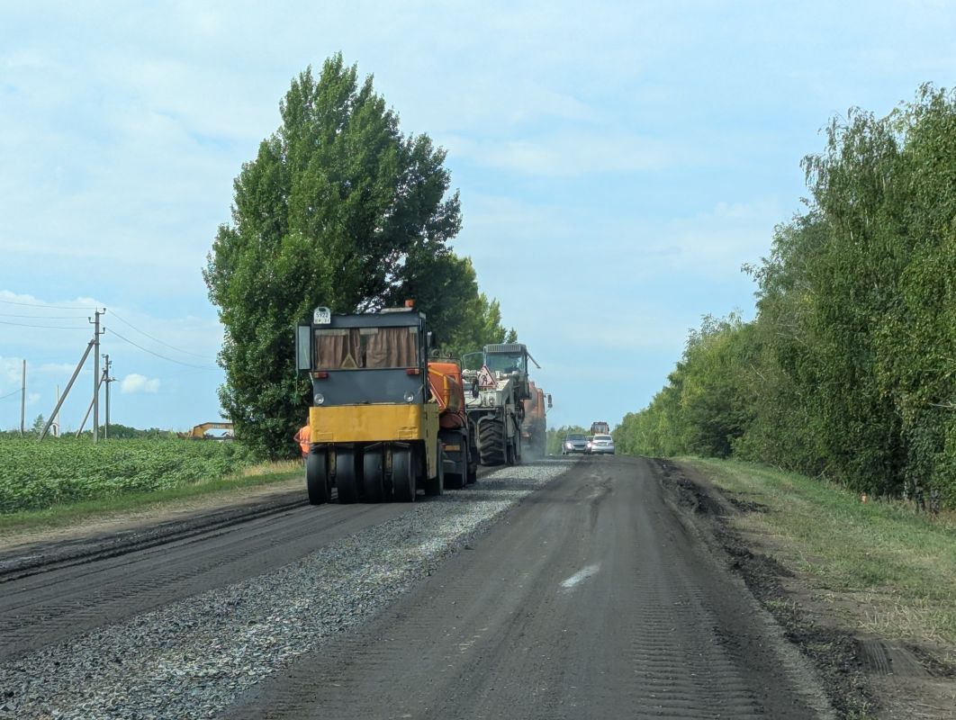 В Ровеньском округе продолжается ремонт дороги возле Нагольного В Ровеньском округе продолжается ремонт дороги возле Нагольного