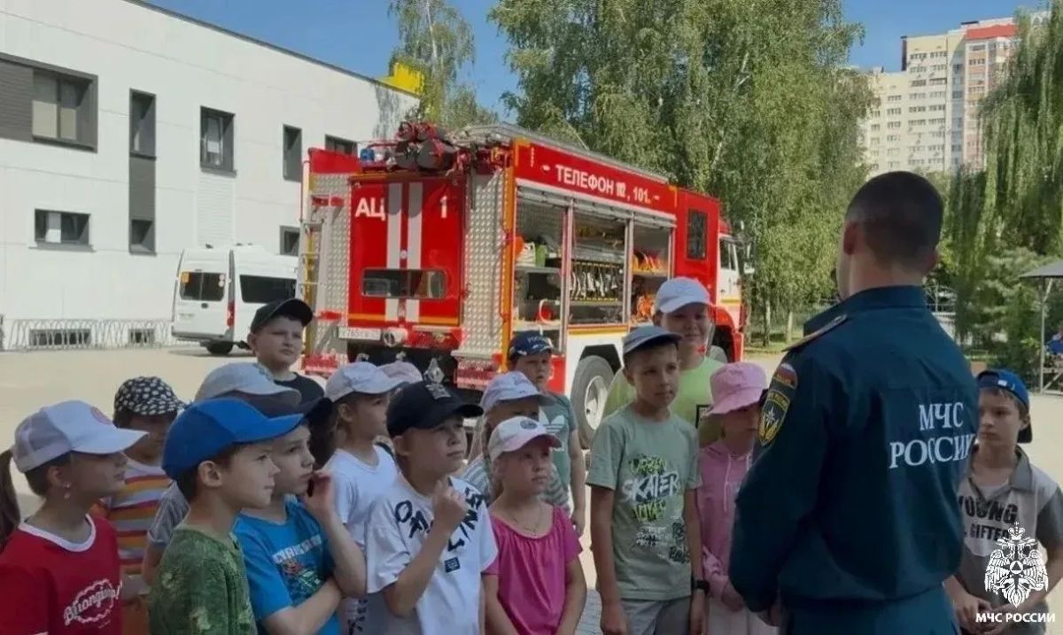 Безопасность детства - приоритет: в школе № 45 сотрудники МЧС России напомнили детям о правилах безопасности Безопасность детства - приоритет: в школе № 45 сотрудники МЧС России напомнили детям о правилах безопасности