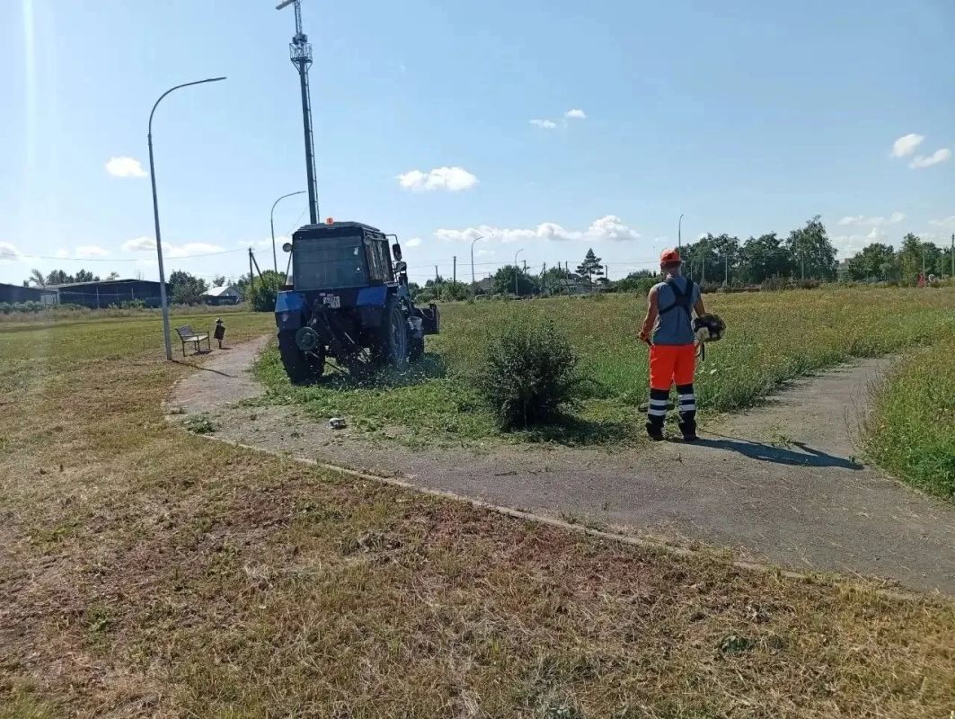 Врип главы Шебекинского округа Руслан Дегтярев рассказал о работе коммунальной службы в селе Купино в рамках нацпроекта «Экологическое благополучие» Врип главы Шебекинского округа Руслан Дегтярев рассказал о работе коммунальной службы в селе Купино в рамках нацпроекта «Экологическое благополучие»