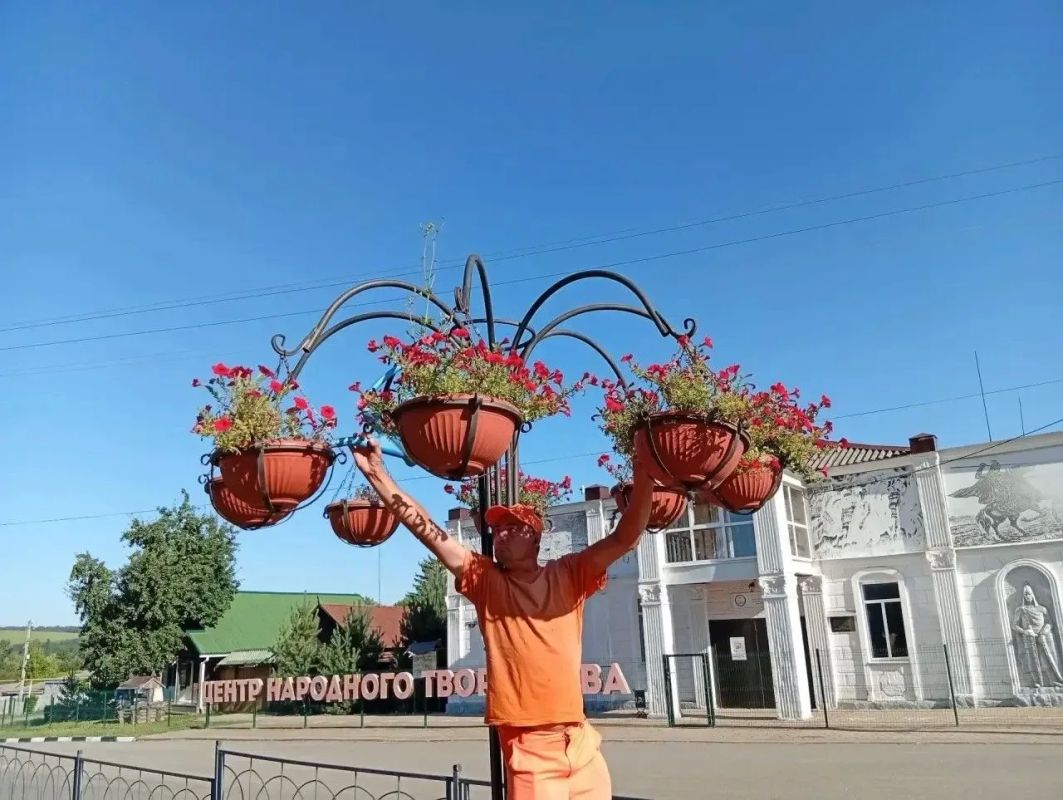 Врип главы Шебекинского округа Руслан Дегтярев рассказал о работе коммунальной службы в селе Купино в рамках нацпроекта «Экологическое благополучие» Врип главы Шебекинского округа Руслан Дегтярев рассказал о работе коммунальной службы в селе Купино в рамках нацпроекта «Экологическое благополучие»