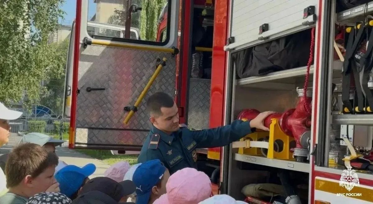 Безопасность детства - приоритет: в школе № 45 сотрудники МЧС России напомнили детям о правилах безопасности Безопасность детства - приоритет: в школе № 45 сотрудники МЧС России напомнили детям о правилах безопасности