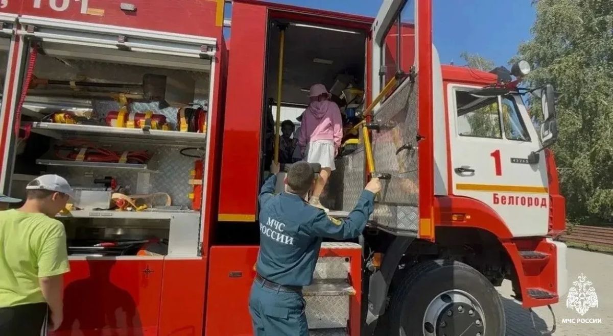 Безопасность детства - приоритет: в школе № 45 сотрудники МЧС России напомнили детям о правилах безопасности Безопасность детства - приоритет: в школе № 45 сотрудники МЧС России напомнили детям о правилах безопасности