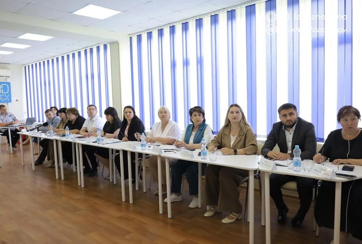 На базе школы № 20 прошло совещание с директорами и педагогами образовательных организаций округа На базе школы № 20 прошло совещание с директорами и педагогами образовательных организаций округа