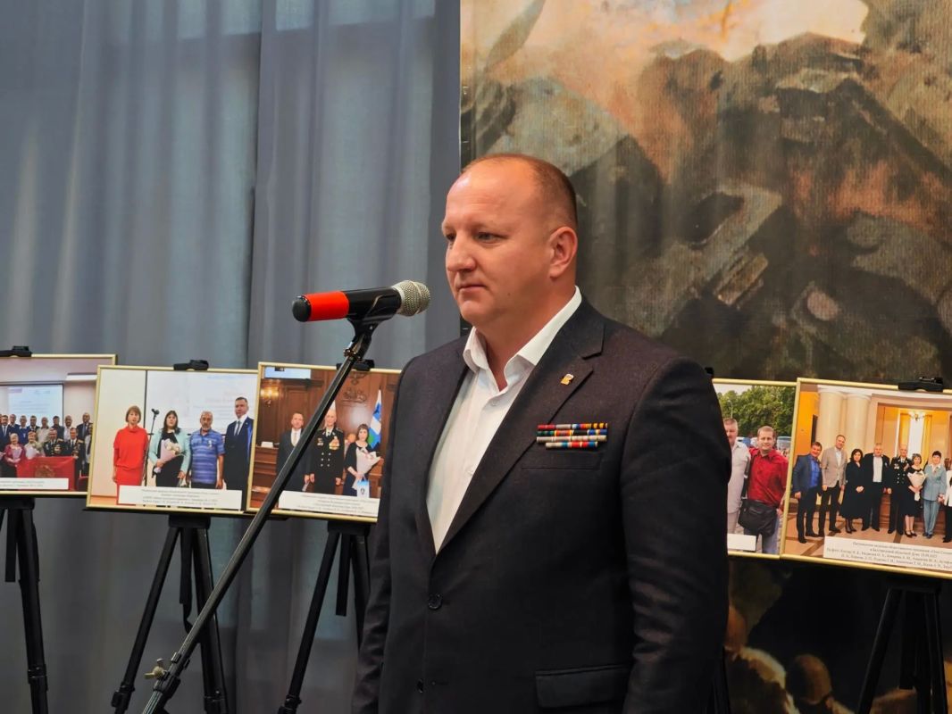 Николай Нестеров: Сегодня в нашем округе, в сердце Святого Белогорья, состоялось торжественное открытие фотовыставки Регионального отделения Всероссийского общественного движения «Отцы России» в Белгородской области — «ОТЕЦ... Николай Нестеров: Сегодня в нашем округе, в сердце Святого Белогорья, состоялось торжественное открытие фотовыставки Регионального отделения Всероссийского общественного движения «Отцы России» в Белгородской области — «ОТЕЦ...