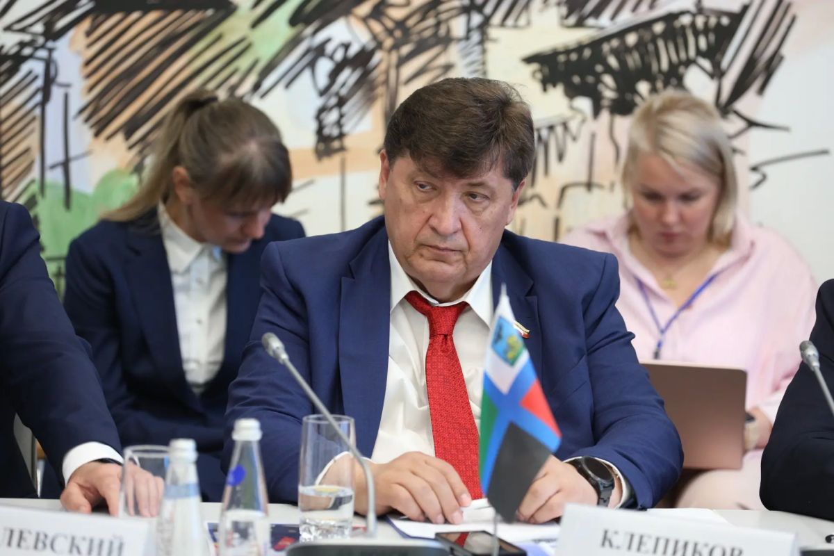 Юрий Клепиков: Сегодня с рабочим визитом нахожусь в Ельце — здесь проходит заседание Совета законодателей Центрального федерального округа при полномочном представителе Президента Российской Федерации в ЦФО Юрий Клепиков: Сегодня с рабочим визитом нахожусь в Ельце — здесь проходит заседание Совета законодателей Центрального федерального округа при полномочном представителе Президента Российской Федерации в ЦФО