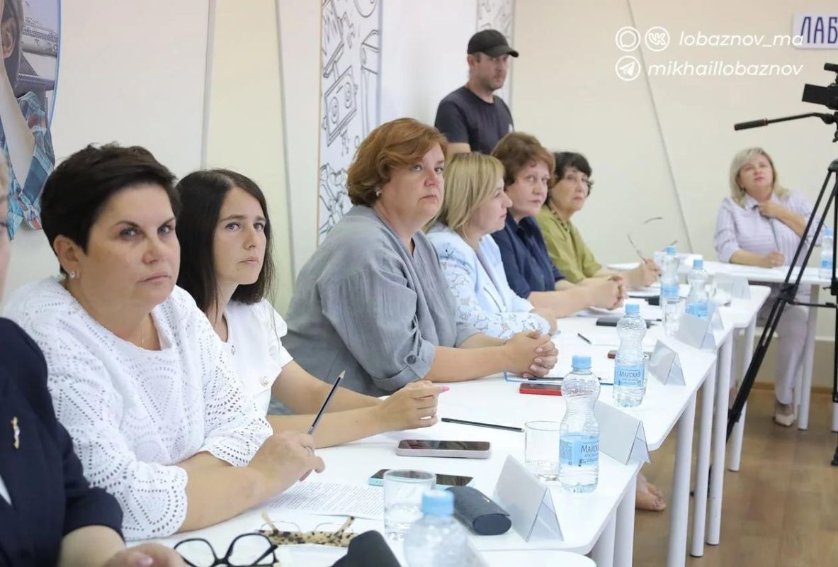 На базе школы № 20 прошло совещание с директорами и педагогами образовательных организаций округа На базе школы № 20 прошло совещание с директорами и педагогами образовательных организаций округа