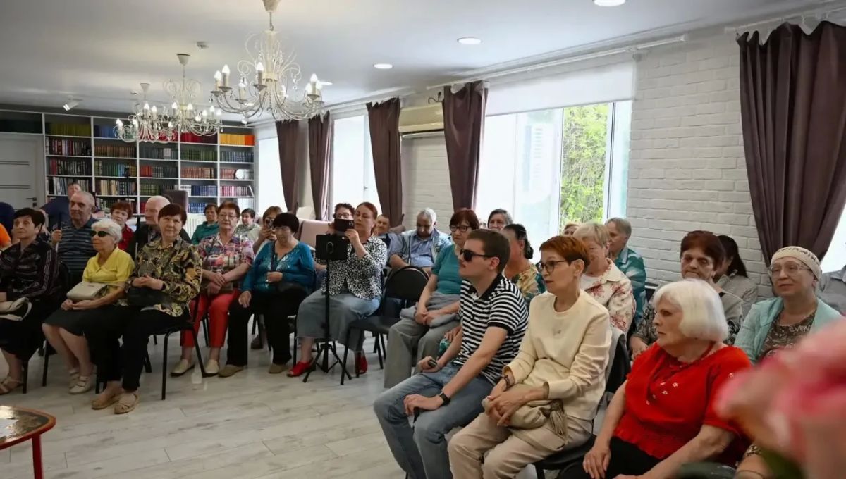 Сегодня в специальной библиотеке имени В. Я. Ерошенко состоялся творческий вечер – встреча с талантливой молодой белгородской певицей Еленой Вознесенской Сегодня в специальной библиотеке имени В. Я. Ерошенко состоялся творческий вечер – встреча с талантливой молодой белгородской певицей Еленой Вознесенской
