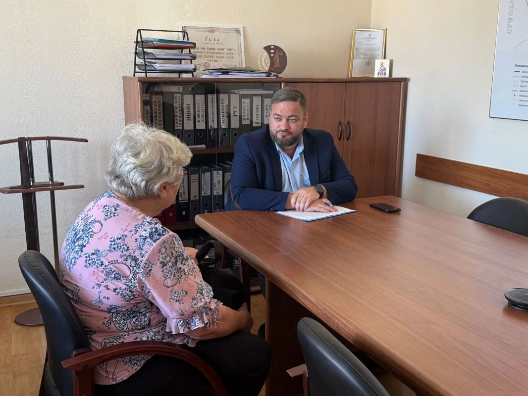 Первый замминистра строительства области Максим Канищев провел очередной личный прием граждан в Белгороде Первый замминистра строительства области Максим Канищев провел очередной личный прием граждан в Белгороде