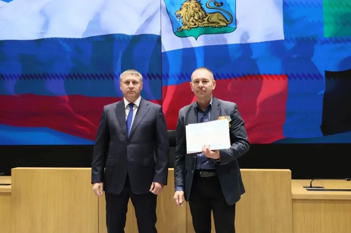 Василий Голиков: В Правительстве Белгородской области врио губернатора Александр Шуваев вручил дипломы выпускникам первого потока региональной кадровой программы «Сталь» Василий Голиков: В Правительстве Белгородской области врио губернатора Александр Шуваев вручил дипломы выпускникам первого потока региональной кадровой программы «Сталь»