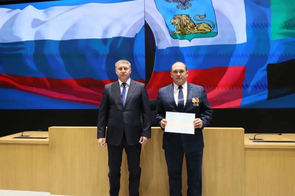 Василий Голиков: В Правительстве Белгородской области врио губернатора Александр Шуваев вручил дипломы выпускникам первого потока региональной кадровой программы «Сталь» Василий Голиков: В Правительстве Белгородской области врио губернатора Александр Шуваев вручил дипломы выпускникам первого потока региональной кадровой программы «Сталь»