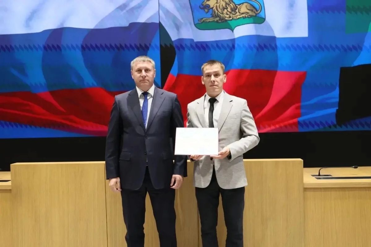 Василий Голиков: В Правительстве Белгородской области врио губернатора Александр Шуваев вручил дипломы выпускникам первого потока региональной кадровой программы «Сталь» Василий Голиков: В Правительстве Белгородской области врио губернатора Александр Шуваев вручил дипломы выпускникам первого потока региональной кадровой программы «Сталь»