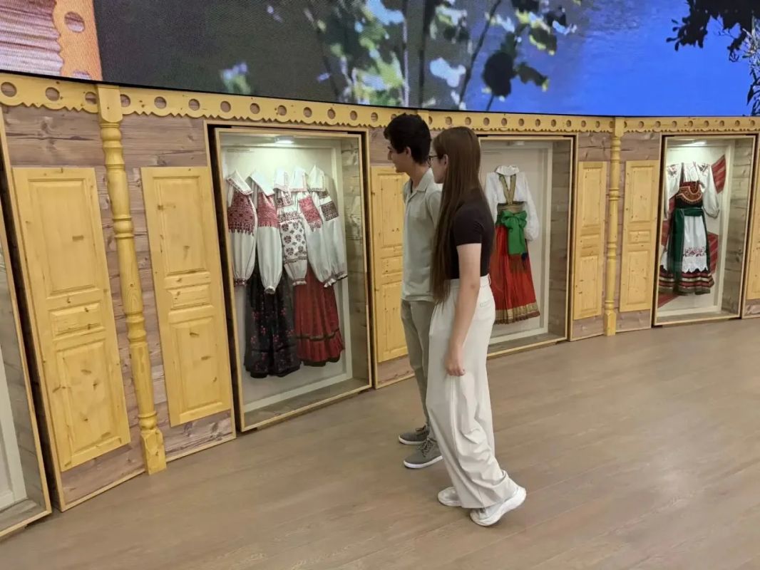В музее народной культуры состоялась экскурсия по экспозиции «Мир народной культуры» в рамках программы «По субботам с экскурсоводом» В музее народной культуры состоялась экскурсия по экспозиции «Мир народной культуры» в рамках программы «По субботам с экскурсоводом»