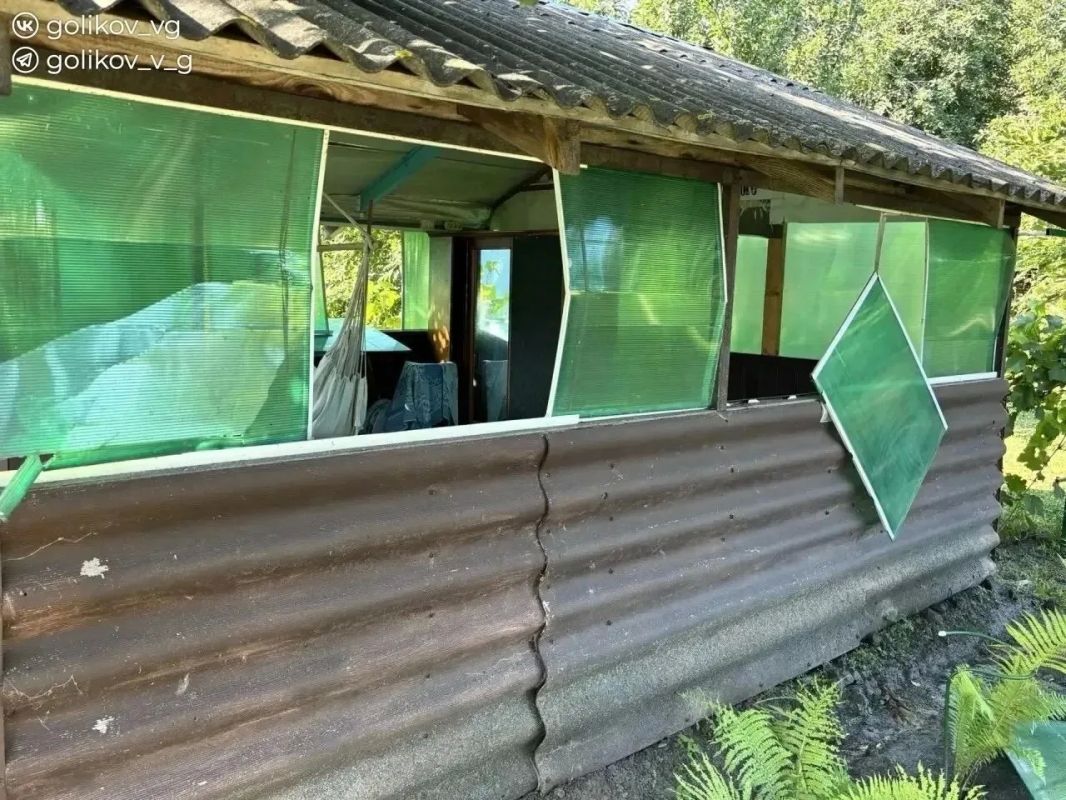 10 частных домов пострадали: последствия атаки дрона ВСУ в Губкинском округе показал глава муниципалитета 10 частных домов пострадали: последствия атаки дрона ВСУ в Губкинском округе показал глава муниципалитета