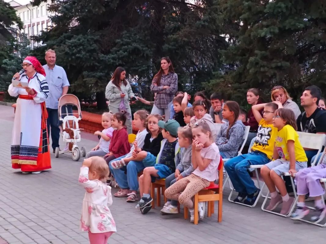 Вчера, 15 августа, в Белгородской детской библиотеке имени А.А. Лиханова состоялся показ театра теней «Ожившие окна» по мотивам русской народной сказки «Маша и Медведь» Вчера, 15 августа, в Белгородской детской библиотеке имени А.А. Лиханова состоялся показ театра теней «Ожившие окна» по мотивам русской народной сказки «Маша и Медведь»