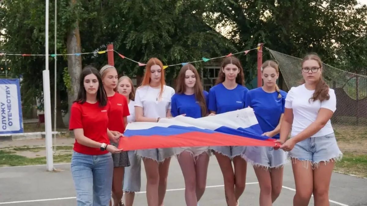 Василий Голиков: 129 губкинских школьников вернулись из летнего лагеря — две недели на базе «Азовского взморья» в Ростове-на-Дону стали для них временем отдыха, развития и новых знакомств Василий Голиков: 129 губкинских школьников вернулись из летнего лагеря — две недели на базе «Азовского взморья» в Ростове-на-Дону стали для них временем отдыха, развития и новых знакомств