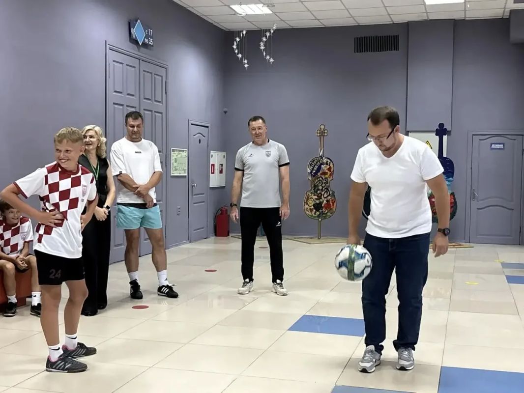 Сегодня на самом большом экране Черноземья в кинотеатре «Радуга» мы показали первый футбольный матч Сегодня на самом большом экране Черноземья в кинотеатре «Радуга» мы показали первый футбольный матч