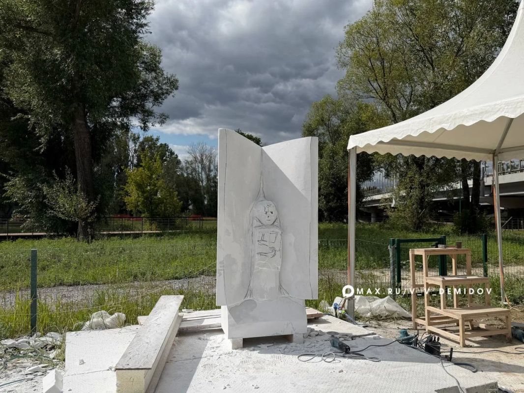 В Белгороде стартовал второй симпозиум скульпторов «Отражение» В Белгороде стартовал второй симпозиум скульпторов «Отражение»