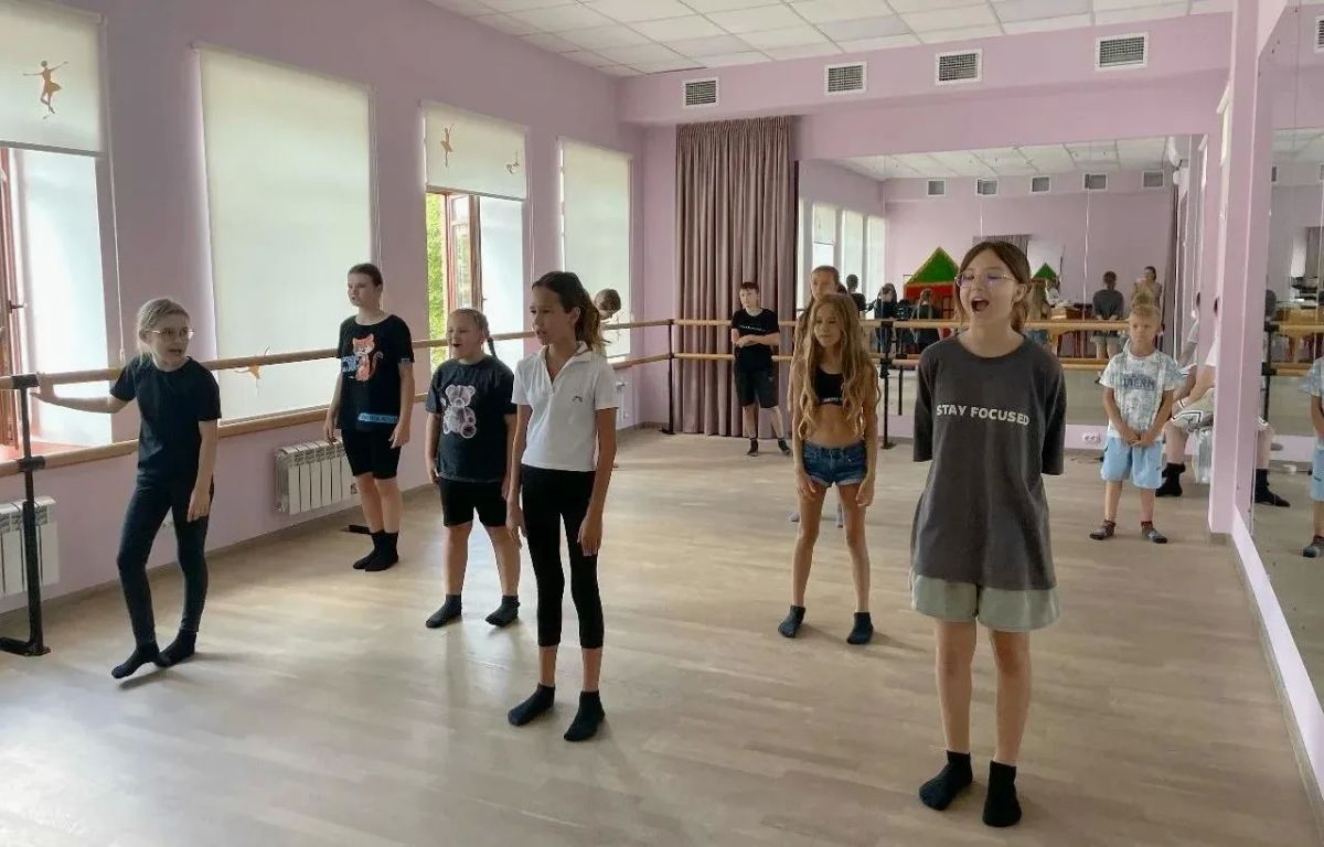 «Театральные каникулы». . С 11 по 13 августа в Детской школе искусств № 3 работала Летняя театральная школа – пространство, где переплелись театр, изобразительное искусство, движение и интеллектуальное развитие «Театральные каникулы». . С 11 по 13 августа в Детской школе искусств № 3 работала Летняя театральная школа – пространство, где переплелись театр, изобразительное искусство, движение и интеллектуальное развитие
