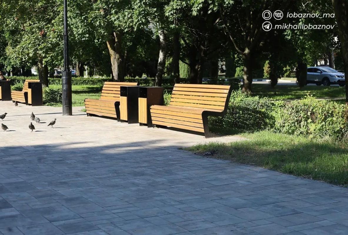На бульваре Дружбы завершается благоустройство территории от Дворца культуры «Комсомолец» до проспекта Губкина На бульваре Дружбы завершается благоустройство территории от Дворца культуры «Комсомолец» до проспекта Губкина