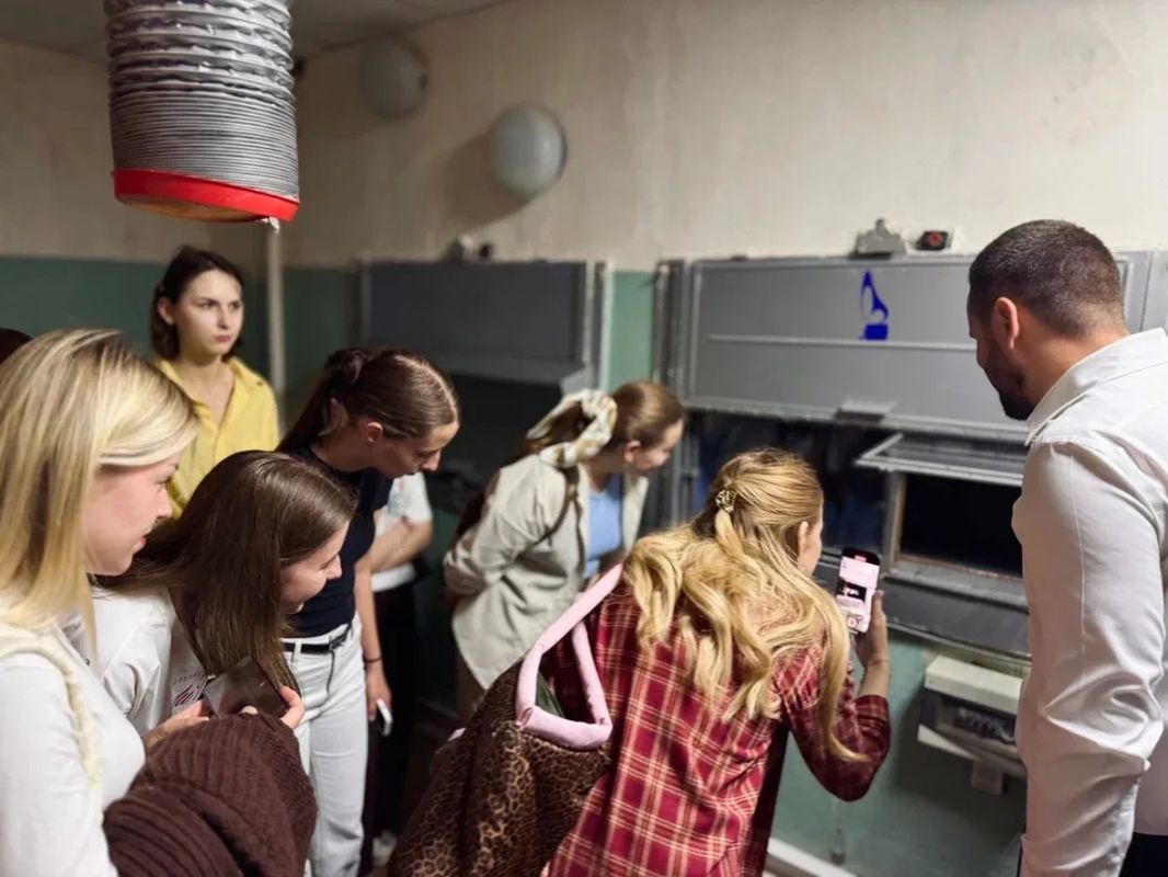 Белгородская молодёжь заглянула «за кулисы» киноцентра «Русич» Белгородская молодёжь заглянула «за кулисы» киноцентра «Русич»