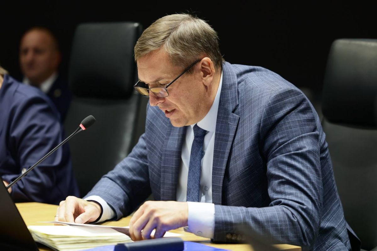 Юрий Клепиков: Сегодня в повестке традиционного рабочего совещания с Правительством региона — восстановление повреждённых домов и квартир, а также вопрос обеспечения отрасли здравоохранения медицинскими кадрами Юрий Клепиков: Сегодня в повестке традиционного рабочего совещания с Правительством региона — восстановление повреждённых домов и квартир, а также вопрос обеспечения отрасли здравоохранения медицинскими кадрами