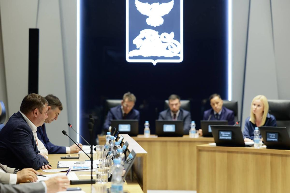 Юрий Клепиков: Сегодня в повестке традиционного рабочего совещания с Правительством региона — восстановление повреждённых домов и квартир, а также вопрос обеспечения отрасли здравоохранения медицинскими кадрами Юрий Клепиков: Сегодня в повестке традиционного рабочего совещания с Правительством региона — восстановление повреждённых домов и квартир, а также вопрос обеспечения отрасли здравоохранения медицинскими кадрами