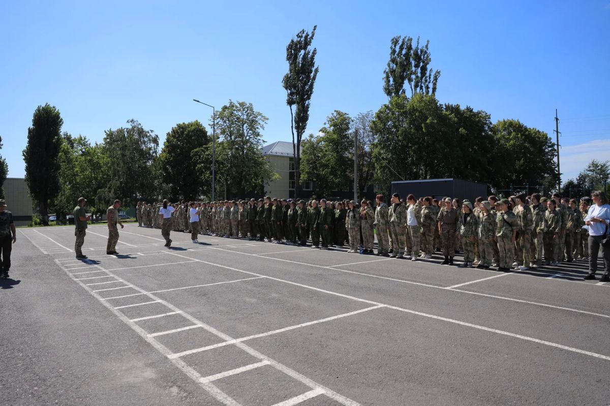 Открыли военно-патриотическую смену для школьников в рамках Года единства народов России Открыли военно-патриотическую смену для школьников в рамках Года единства народов России