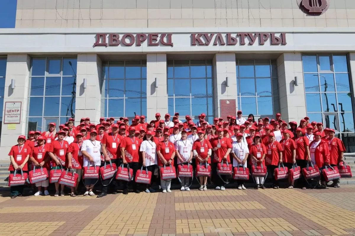 Участники проекта «ИнформУИК» получили фирменную одежду! Участники проекта «ИнформУИК» получили фирменную одежду!