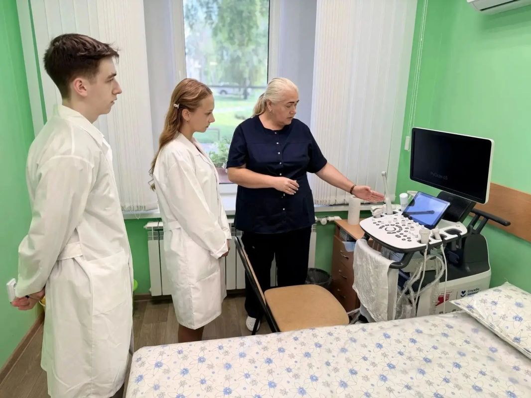 Обучающиеся 10-го медицинского класса МБОУ «Большетроицкая СОШ» прошли производственную практику на базе ОГБУЗ «Большетроицкая ЦРБ», включая посещение амбулатории в селе Белянка Обучающиеся 10-го медицинского класса МБОУ «Большетроицкая СОШ» прошли производственную практику на базе ОГБУЗ «Большетроицкая ЦРБ», включая посещение амбулатории в селе Белянка