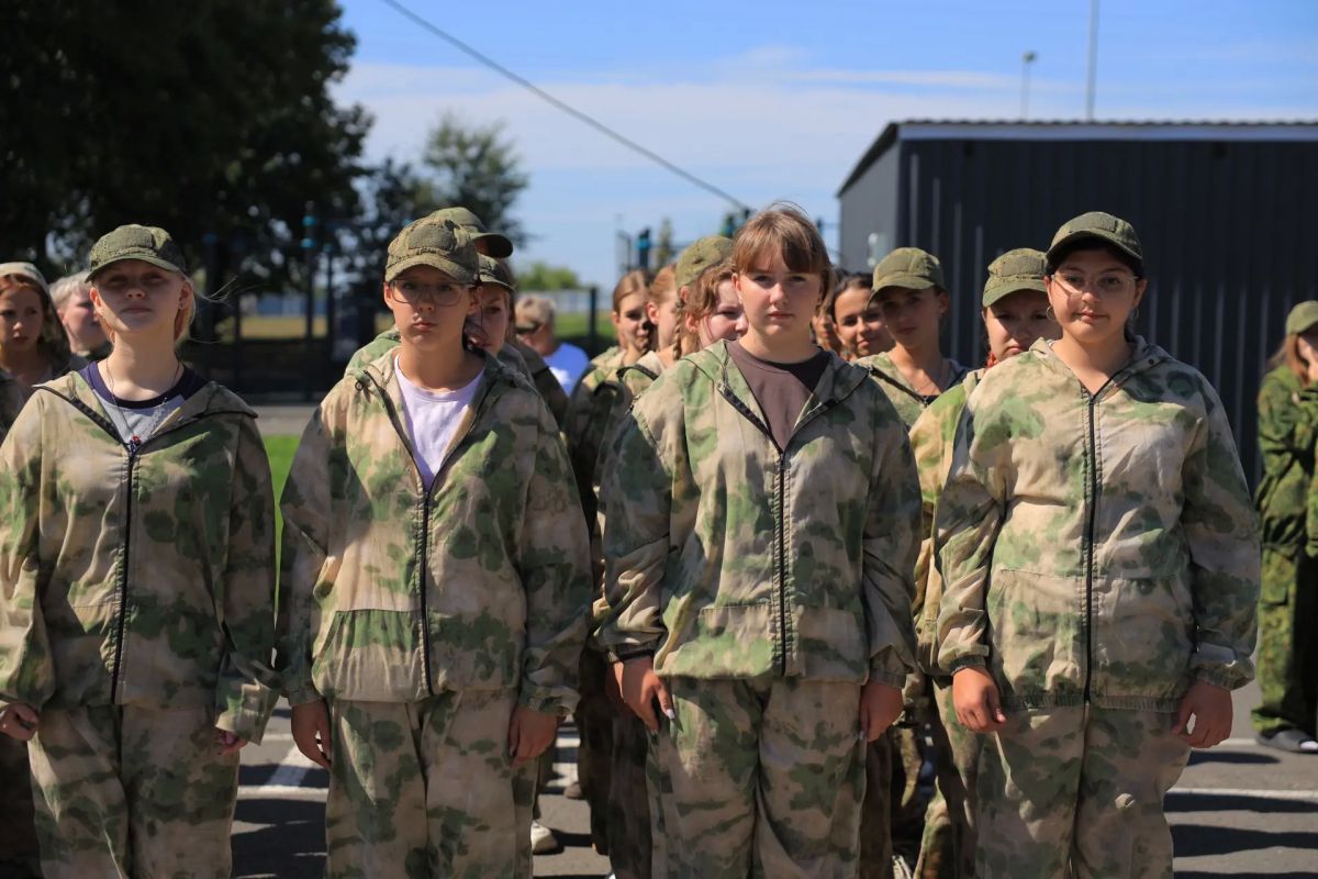 Открыли военно-патриотическую смену для школьников в рамках Года единства народов России Открыли военно-патриотическую смену для школьников в рамках Года единства народов России