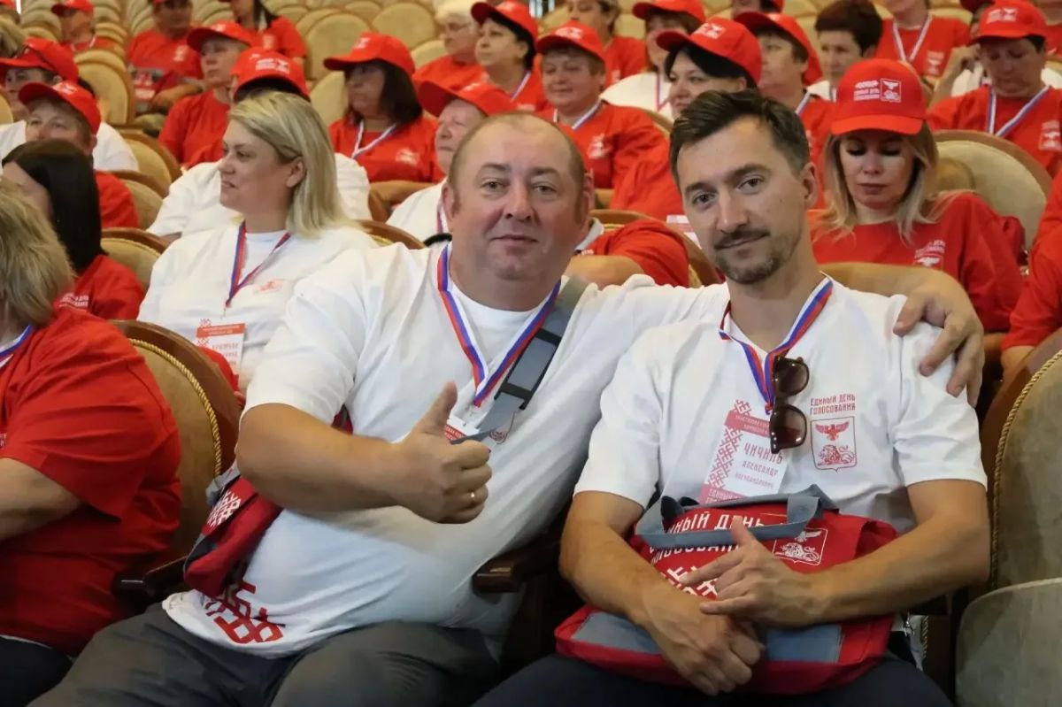 Участники проекта «ИнформУИК» получили фирменную одежду! Участники проекта «ИнформУИК» получили фирменную одежду!