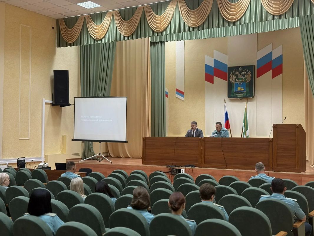 Состоялась рабочая встреча председателя Избирательной комиссии Белгородской области Игоря Владимировича Лазарева с сотрудниками регионального таможенного управления по Белгородской области Состоялась рабочая встреча председателя Избирательной комиссии Белгородской области Игоря Владимировича Лазарева с сотрудниками регионального таможенного управления по Белгородской области