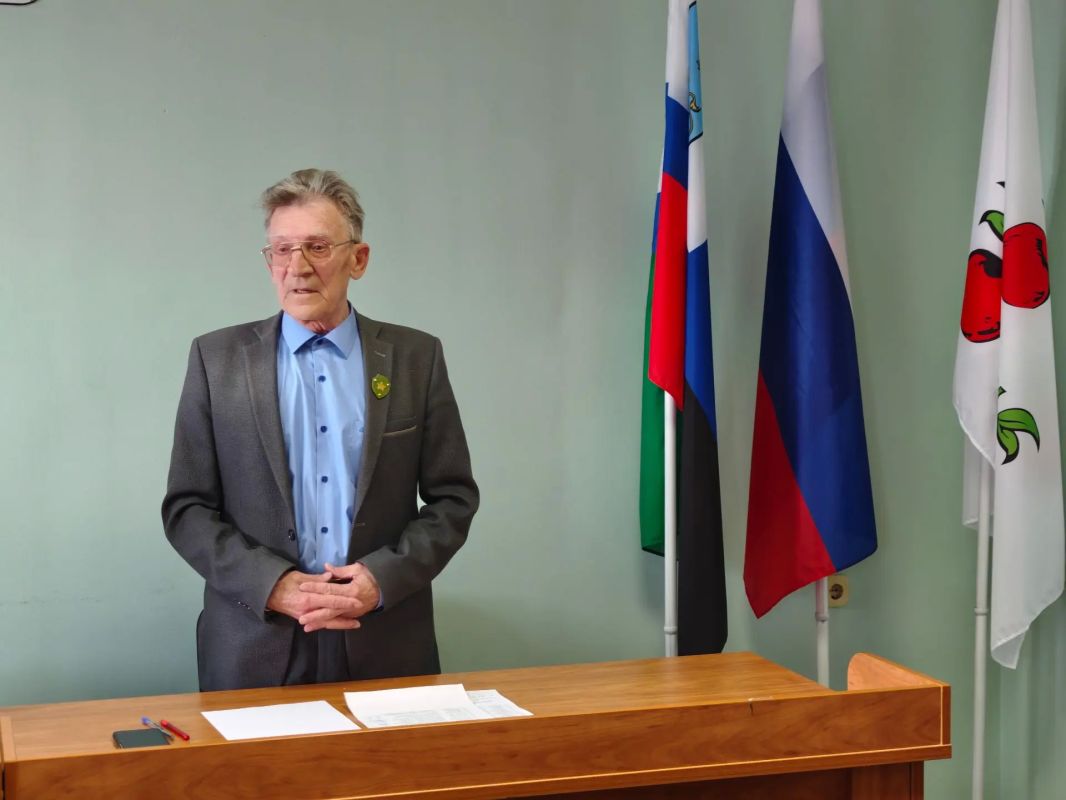 Николай Нестеров: Сегодня свой день рождения отмечает Вячеслав Николаевич Демченко – председатель Корочанского районного совета ветеранов (пенсионеров) войны, труда, Вооружённых сил и правоохранительных органов, Почётный... Николай Нестеров: Сегодня свой день рождения отмечает Вячеслав Николаевич Демченко – председатель Корочанского районного совета ветеранов (пенсионеров) войны, труда, Вооружённых сил и правоохранительных органов, Почётный...