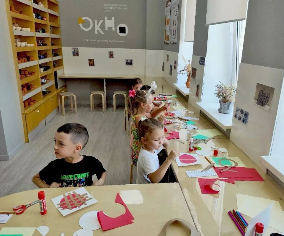 Сегодня в детском культурно-просветительском центре «Окно» Белгородского художественного музея прошёл творческий мастер-класс «Яблочный Спас» Сегодня в детском культурно-просветительском центре «Окно» Белгородского художественного музея прошёл творческий мастер-класс «Яблочный Спас»