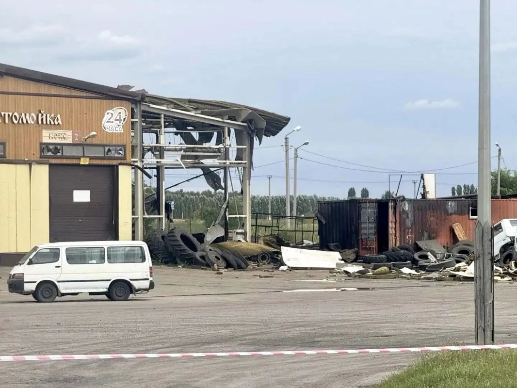 Фото последствий ночной атаки дрона ВСУ в Подкопаевке Корочанского округа опубликовали в администрации муниципалитета Фото последствий ночной атаки дрона ВСУ в Подкопаевке Корочанского округа опубликовали в администрации муниципалитета