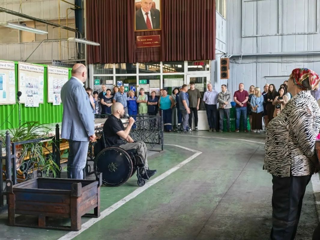 Чтобы по-настоящему понимать, чем живёт округ, важно постоянно поддерживать связь с жителями Чтобы по-настоящему понимать, чем живёт округ, важно постоянно поддерживать связь с жителями