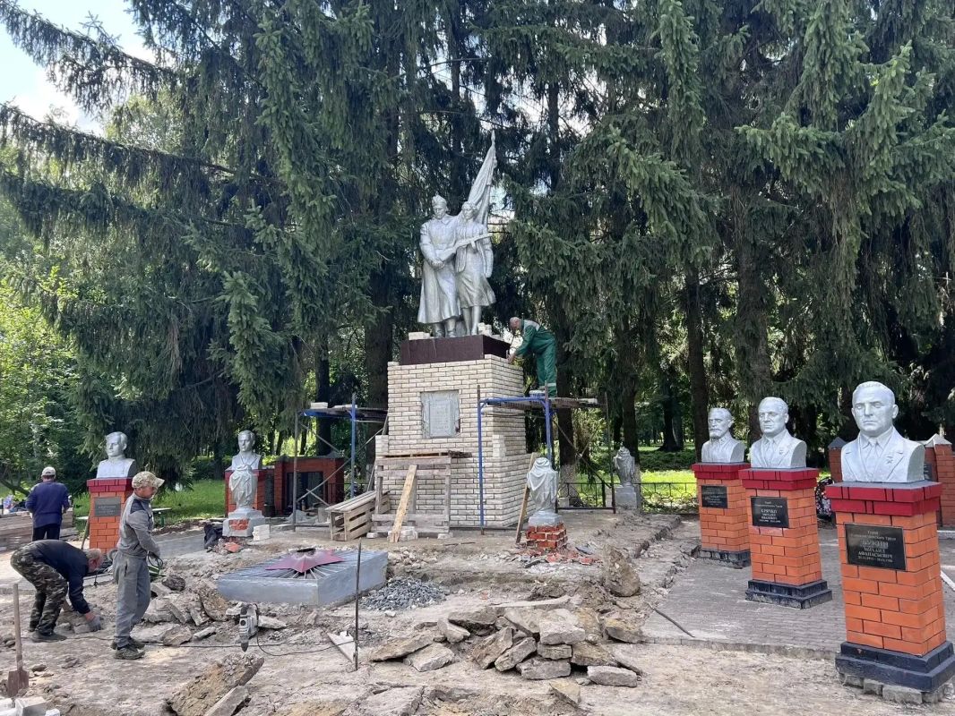 В Головчино идёт капитальный ремонт братских могил