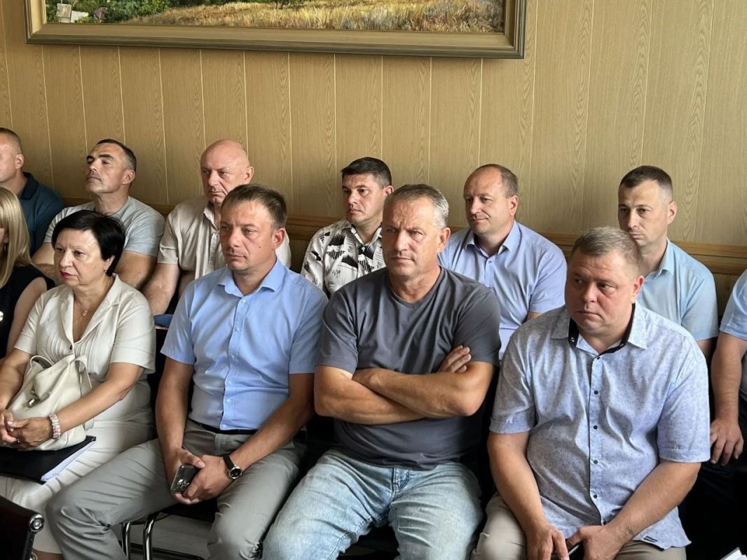 Владимир Переверзев: В администрации Борисовского муниципального округа состоялось рабочее совещание с руководителями предприятий, организаций и начальниками структурных подразделений Владимир Переверзев: В администрации Борисовского муниципального округа состоялось рабочее совещание с руководителями предприятий, организаций и начальниками структурных подразделений