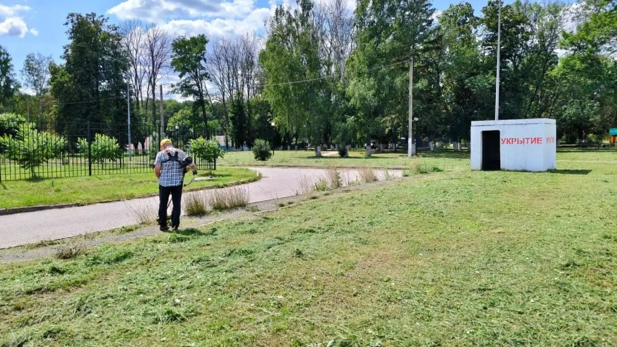 Маслопристанская территория объединяет пять населённых пунктов, 64 км дорог, две парковые зоны, четыре кладбища, пять братских могил, 25 км лесополос, 34 детские и спортивные площадки Маслопристанская территория объединяет пять населённых пунктов, 64 км дорог, две парковые зоны, четыре кладбища, пять братских могил, 25 км лесополос, 34 детские и спортивные площадки
