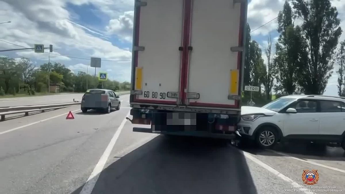 #СВОДКА_ДТП. По предварительным данным, вчера около 11 часов 05 минут на 649 км автодороги «М-2 Крым» Яковлевского округа 43-летний водитель, управляя автомобилем «Скания» с полуприцепом «Lambert», не выбрал безопасную...