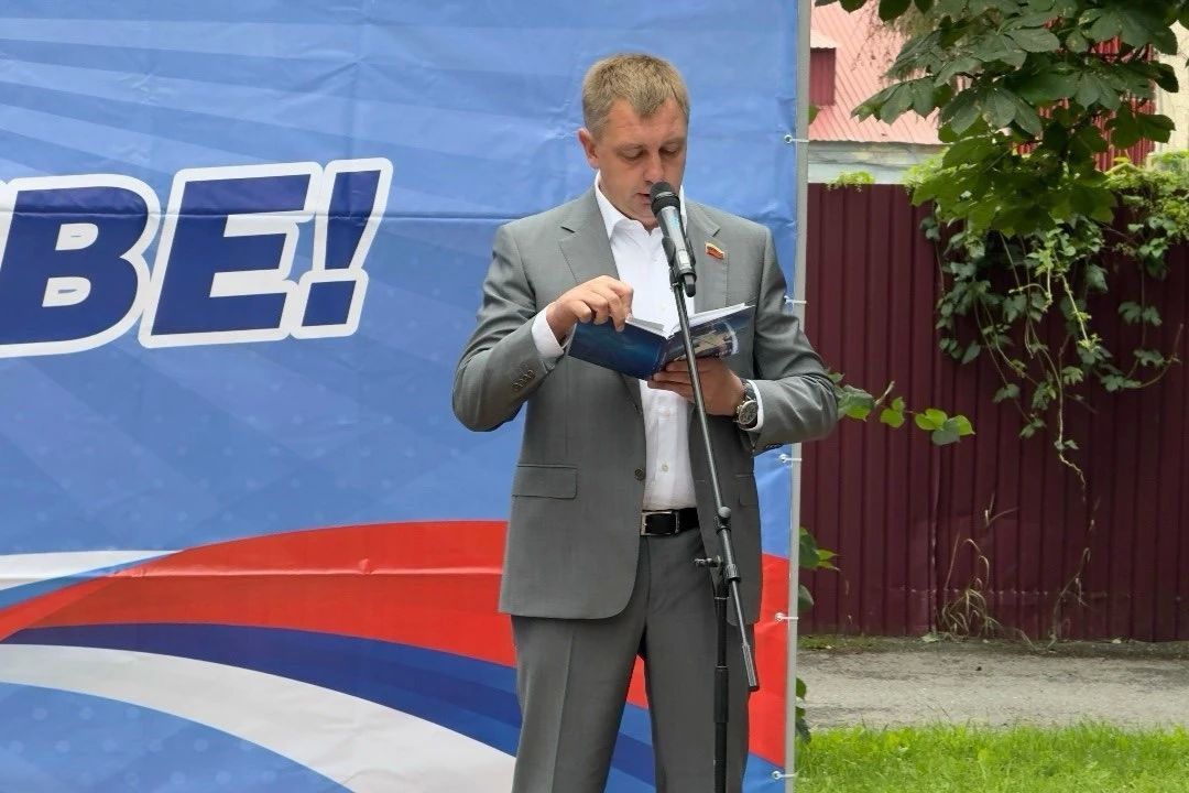 Депутаты Белгородской областной Думы открывают проекты-победители конкурса первичных отделений «Единой России» Депутаты Белгородской областной Думы открывают проекты-победители конкурса первичных отделений «Единой России»