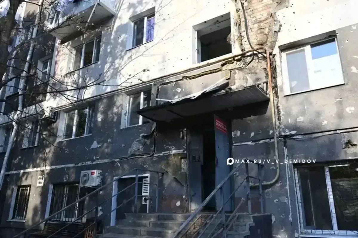 Валентин Демидов встретился с жителями многоквартирных домов, квартиры которых были повреждены из-за атаки вражеских БПЛА 27 июля Валентин Демидов встретился с жителями многоквартирных домов, квартиры которых были повреждены из-за атаки вражеских БПЛА 27 июля