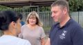 Рабочую поездку в Октябрьский Александр Шуваев начал с общения с жителями