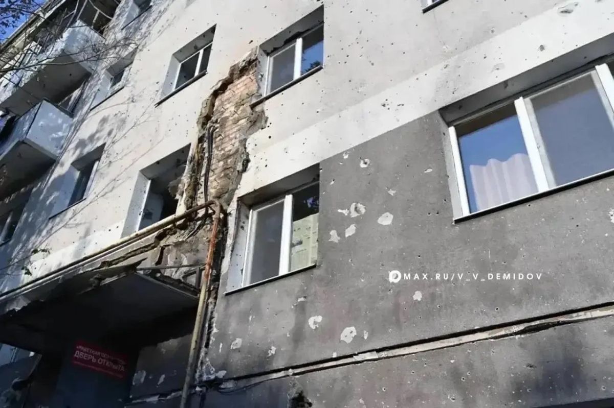 Глава администрации Валентин Демидов встретился с жильцами многоквартирных домов, квартиры которых получили повреждения из-за атаки ВСУ Глава администрации Валентин Демидов встретился с жильцами многоквартирных домов, квартиры которых получили повреждения из-за атаки ВСУ