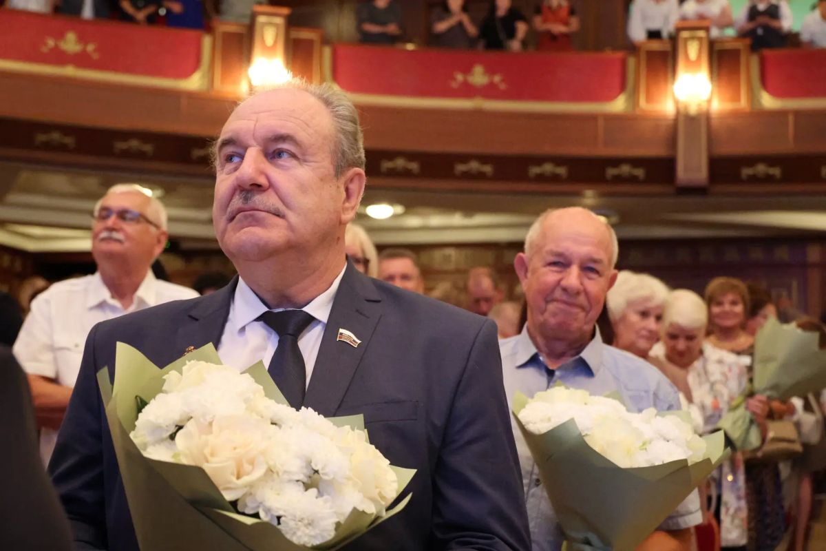 Юрий Клепиков: В преддверии учебного года в областном центре состоялось значимое мероприятие для всех работников сферы образования — Августовский областной педагогический совет Юрий Клепиков: В преддверии учебного года в областном центре состоялось значимое мероприятие для всех работников сферы образования — Августовский областной педагогический совет