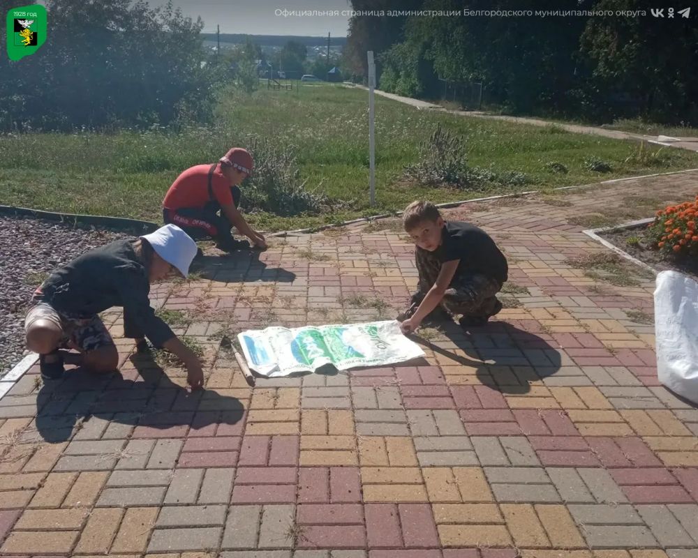 Активисты из Беловской школы привели в порядок памятное место Активисты из Беловской школы привели в порядок памятное место