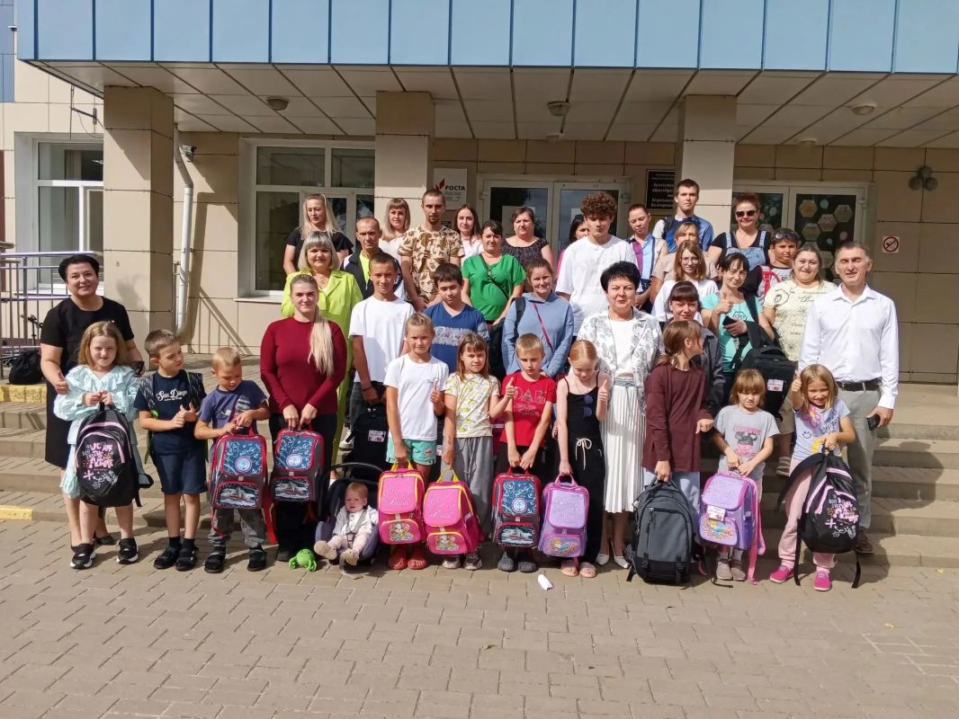 Забота, которая объединяет: в Корочанском округе проходит акция «Соберём ребёнка в школу» Забота, которая объединяет: в Корочанском округе проходит акция «Соберём ребёнка в школу»