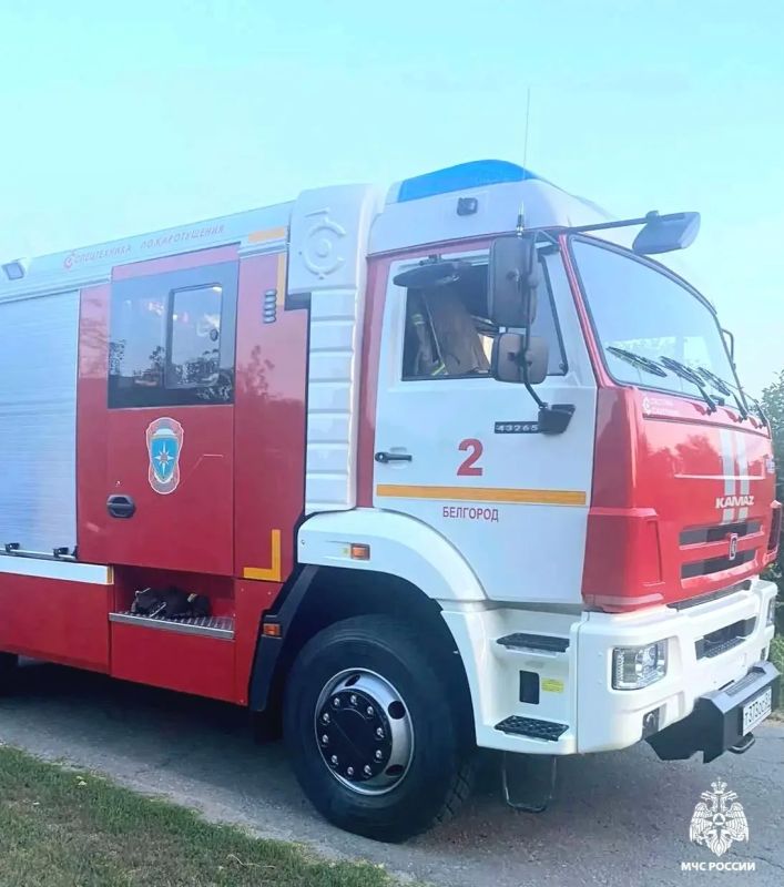 В Белгороде пожарные остановили распространение ландшафтного пожара